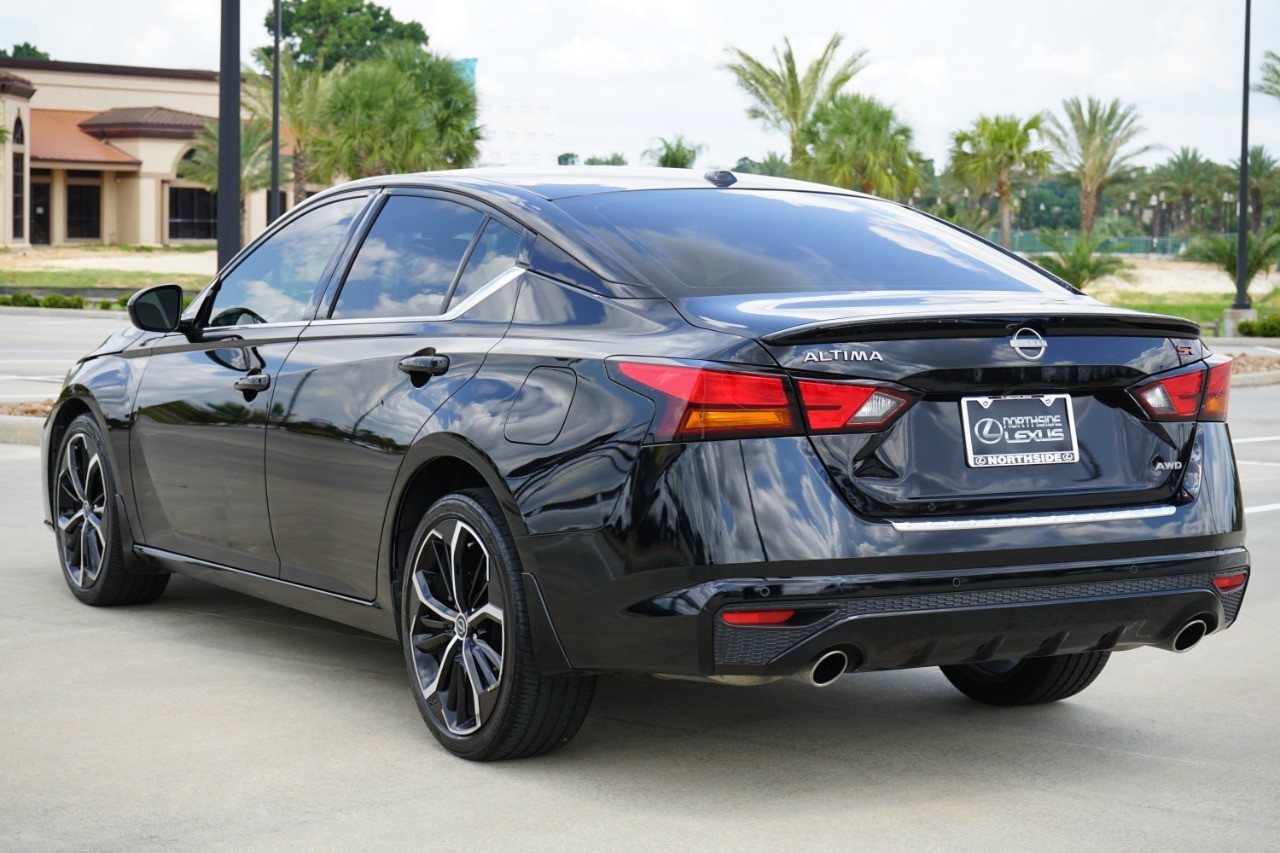 2023 Nissan Altima SR photo 8