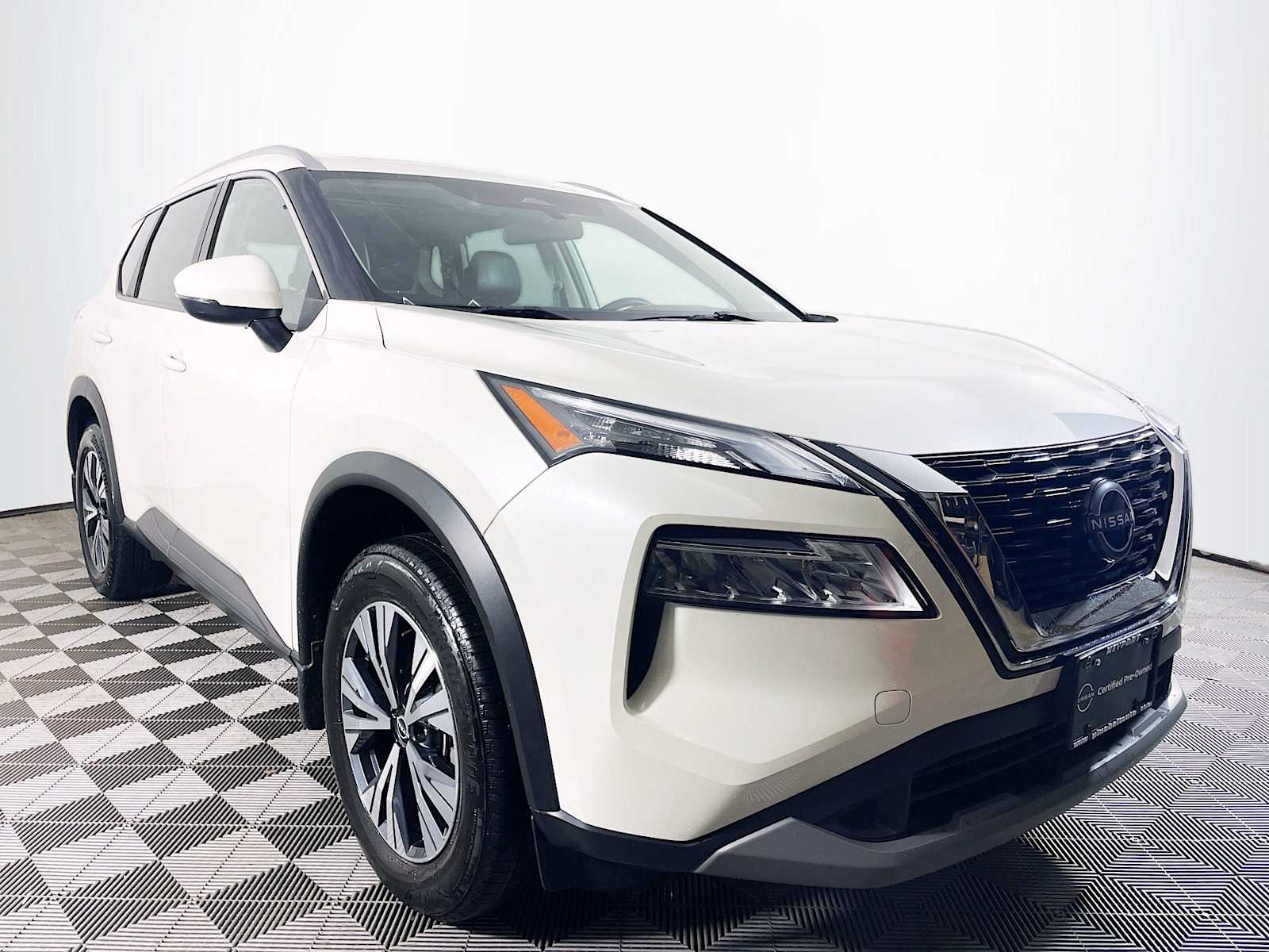 2022 Nissan Rogue SV photo 3