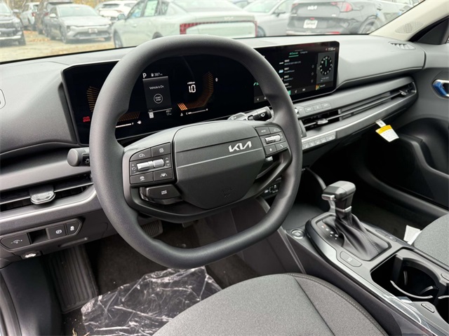 2025 Kia K4 LXS photo 2