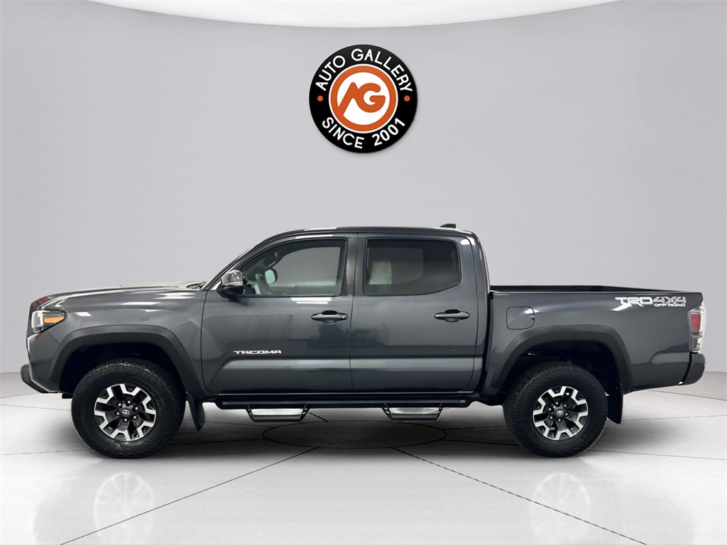 2022 Toyota Tacoma TRD Off-Road photo 2