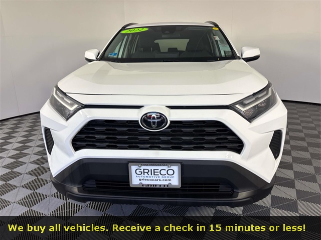 2022 Toyota RAV4 XLE photo 2