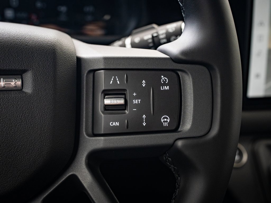 2025 Land Rover Defender 110 X-Dynamic SE photo 21
