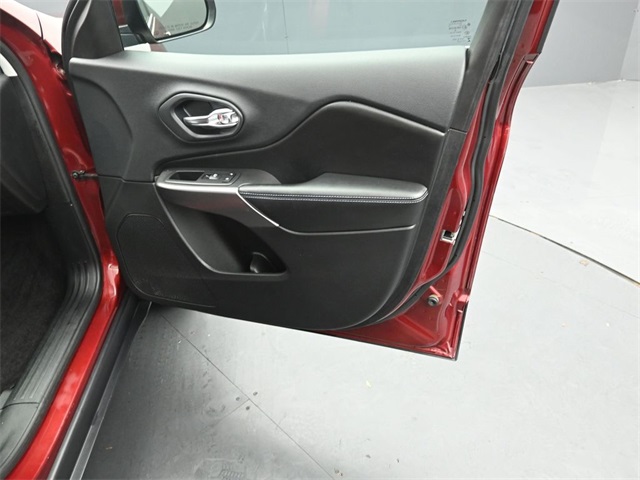 2019 JEEP CHEROKEE - Image 32