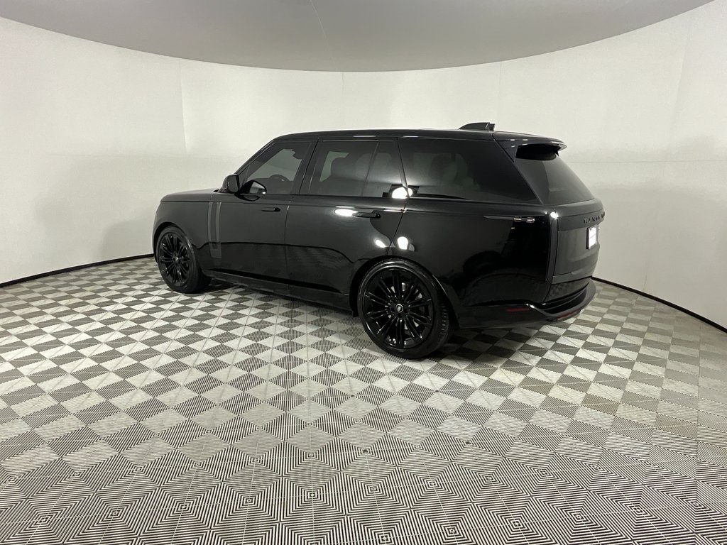 2023 Land Rover Range Rover SE photo 2