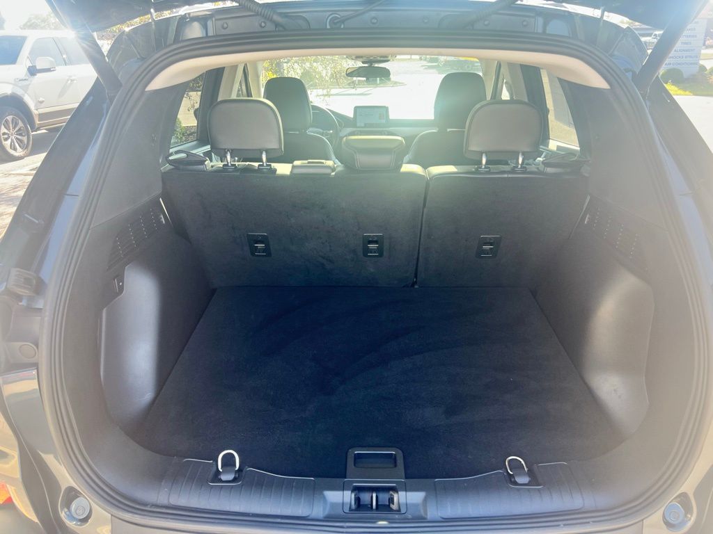 2022 Ford Escape SEL photo 25