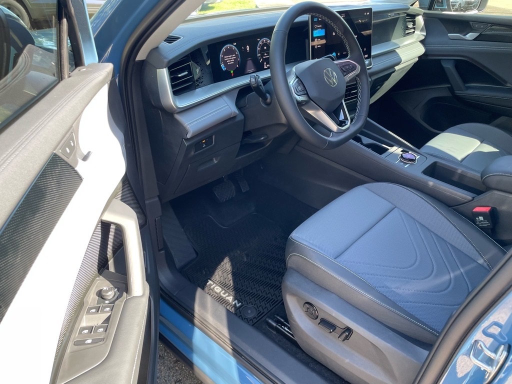 2025 Volkswagen Tiguan SE photo 4