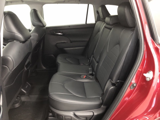 2021 Toyota Highlander XLE photo 24