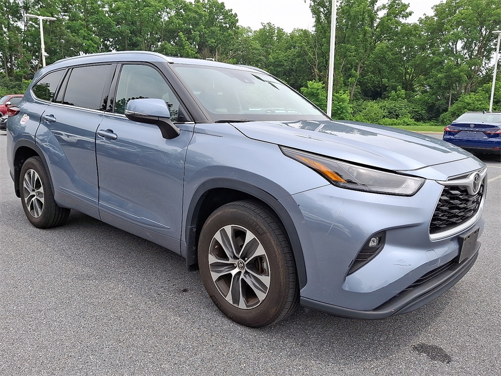 2022 Toyota Highlander XLE photo 3
