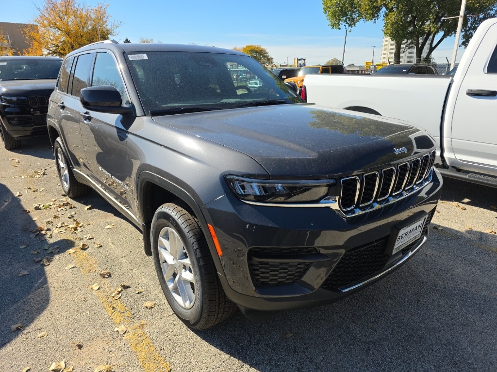 2025 Jeep Grand Cherokee Laredo's photo
