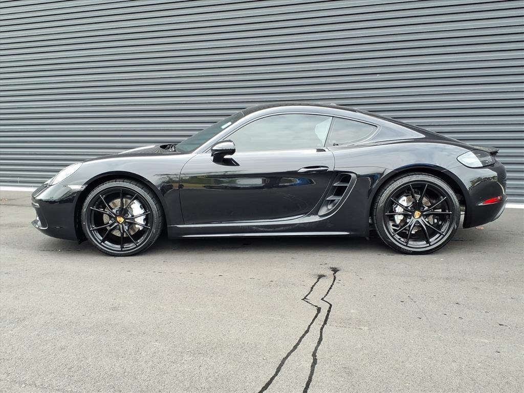 2022 Porsche Cayman T photo 2