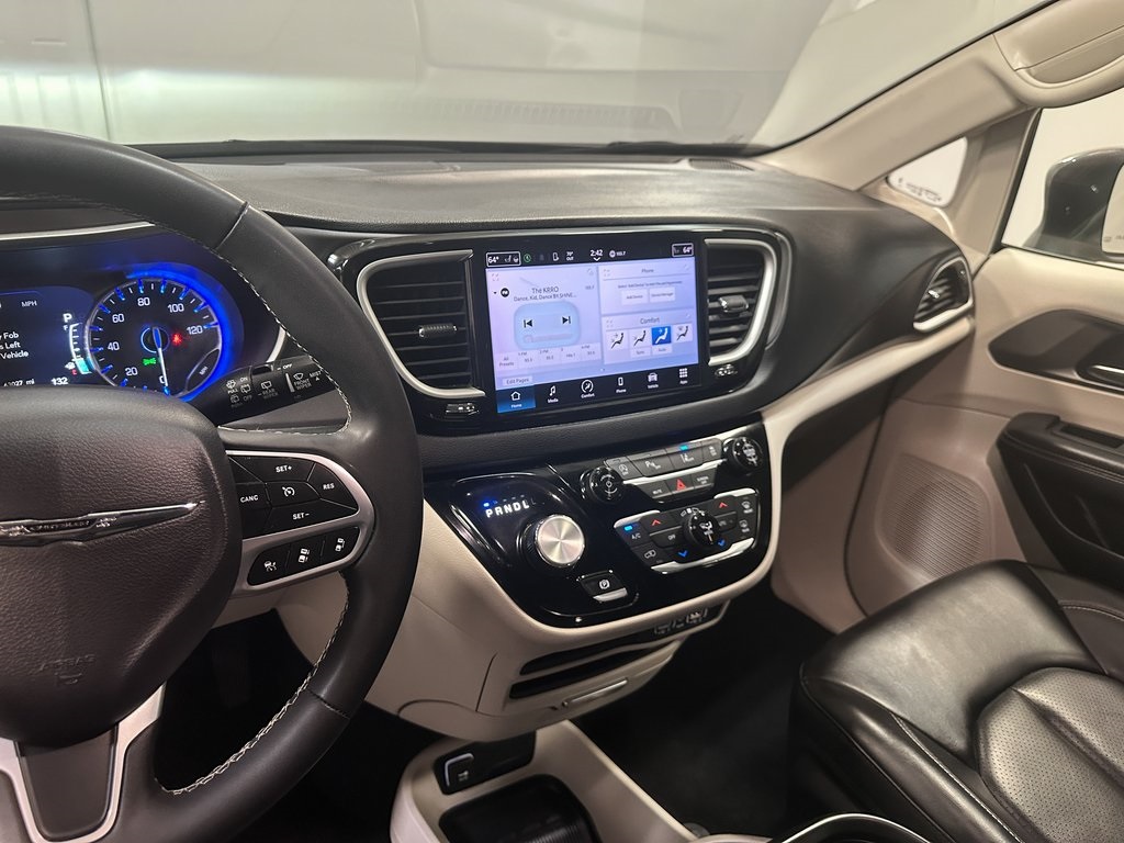 2023 Chrysler Pacifica Touring L photo 6