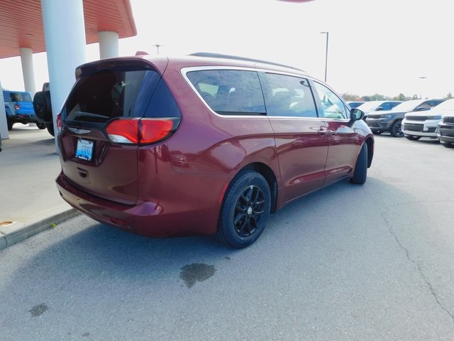 2020 Chrysler Voyager LXi photo 4