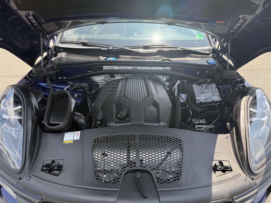 2022 Porsche Macan Base photo 14