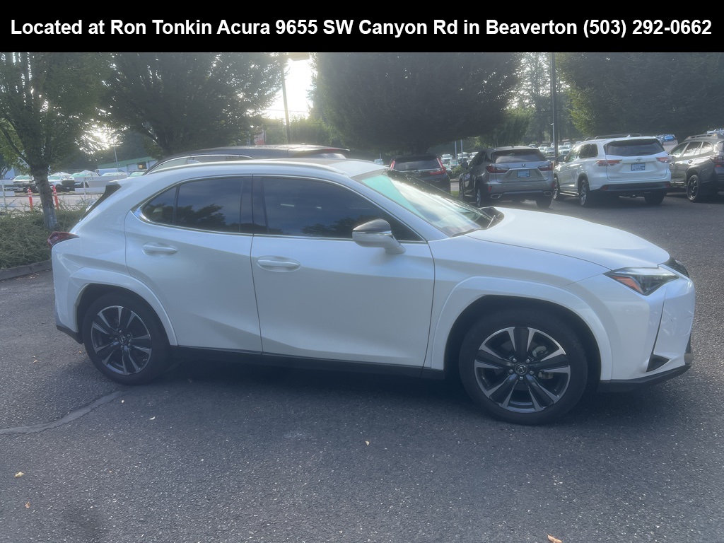 2023 Lexus UX 250h Premium photo 3