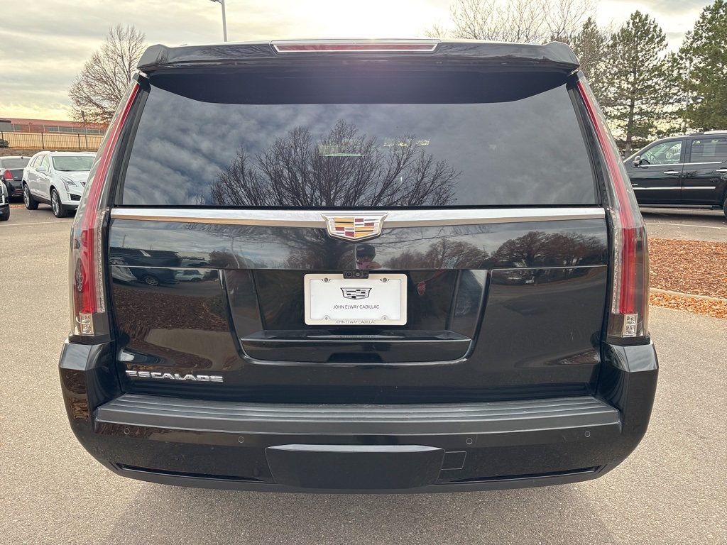 2018 Cadillac Escalade Luxury photo 2