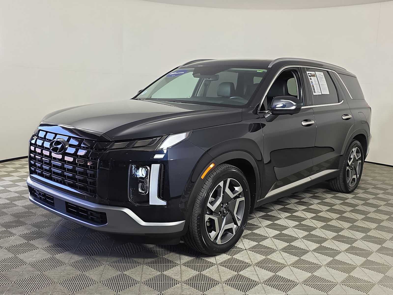 2023 Hyundai Palisade Limited photo 3