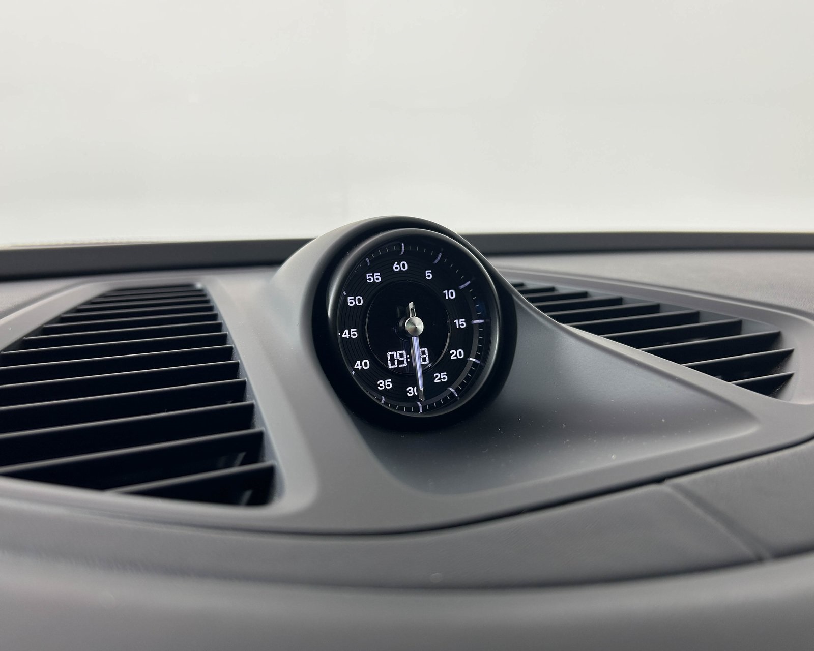 2024 Porsche Macan Electric 4 photo 19