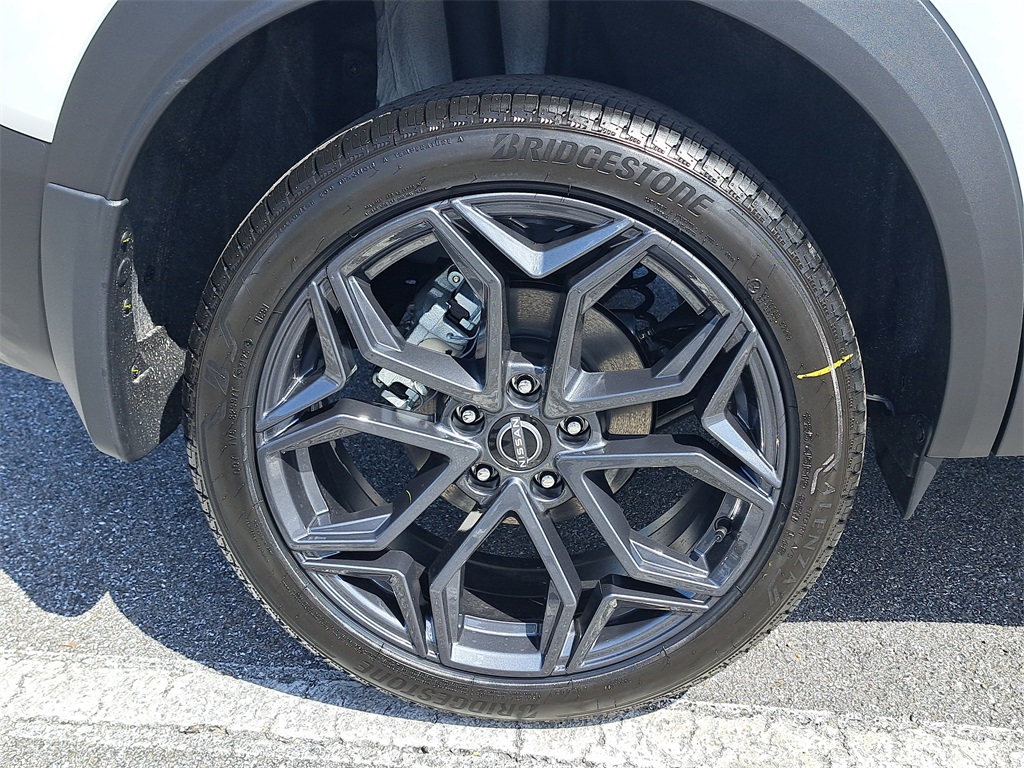 2026 Nissan Kicks SR photo 8