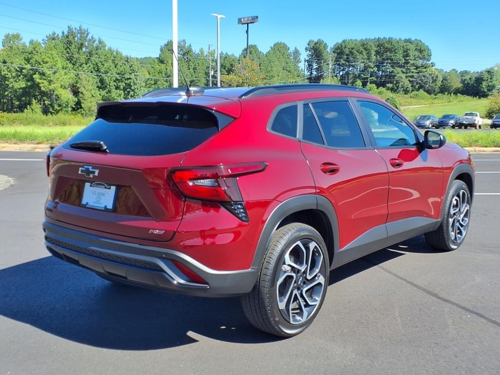 2025 Chevrolet Trax photo 3