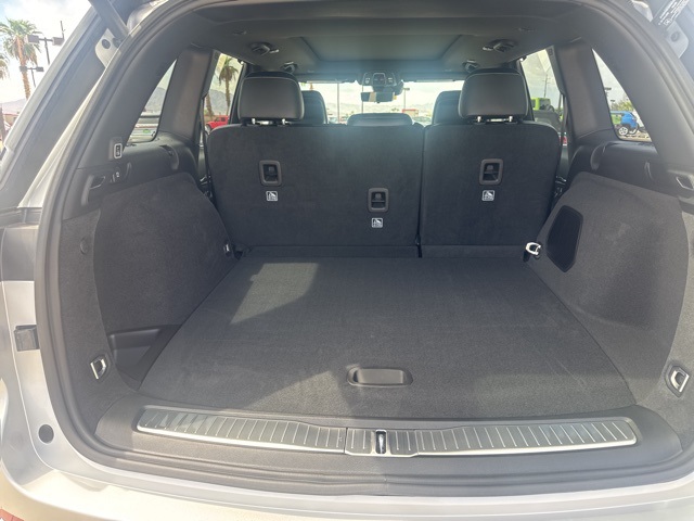 2025 Jeep Grand Cherokee Overland photo 3