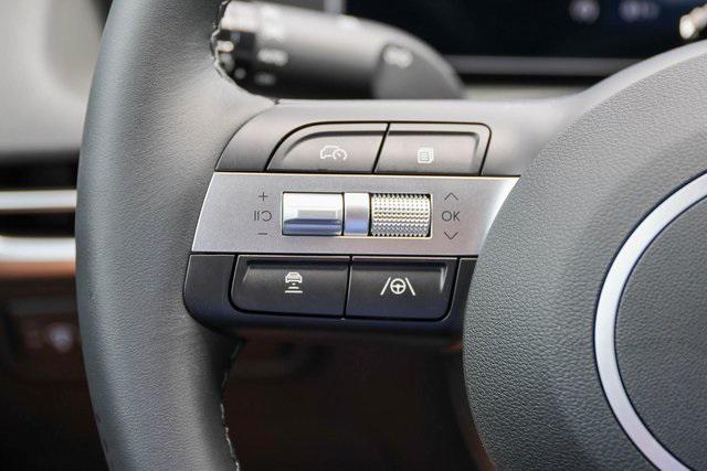 New 2025 Black Hyundai SEL Convenience FWD image 21