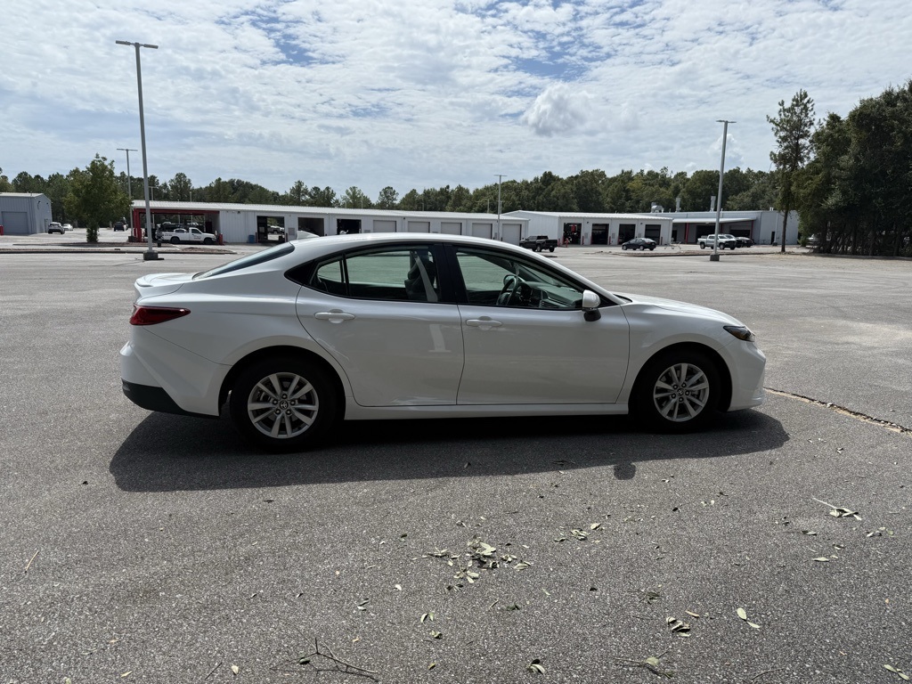 2025 Toyota Camry photo 4