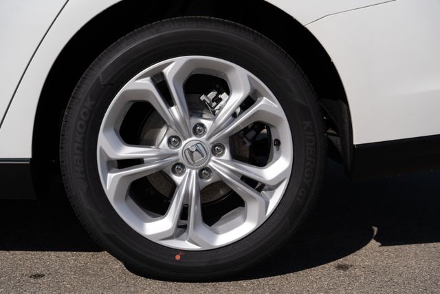 2025 Honda Accord LX photo 9