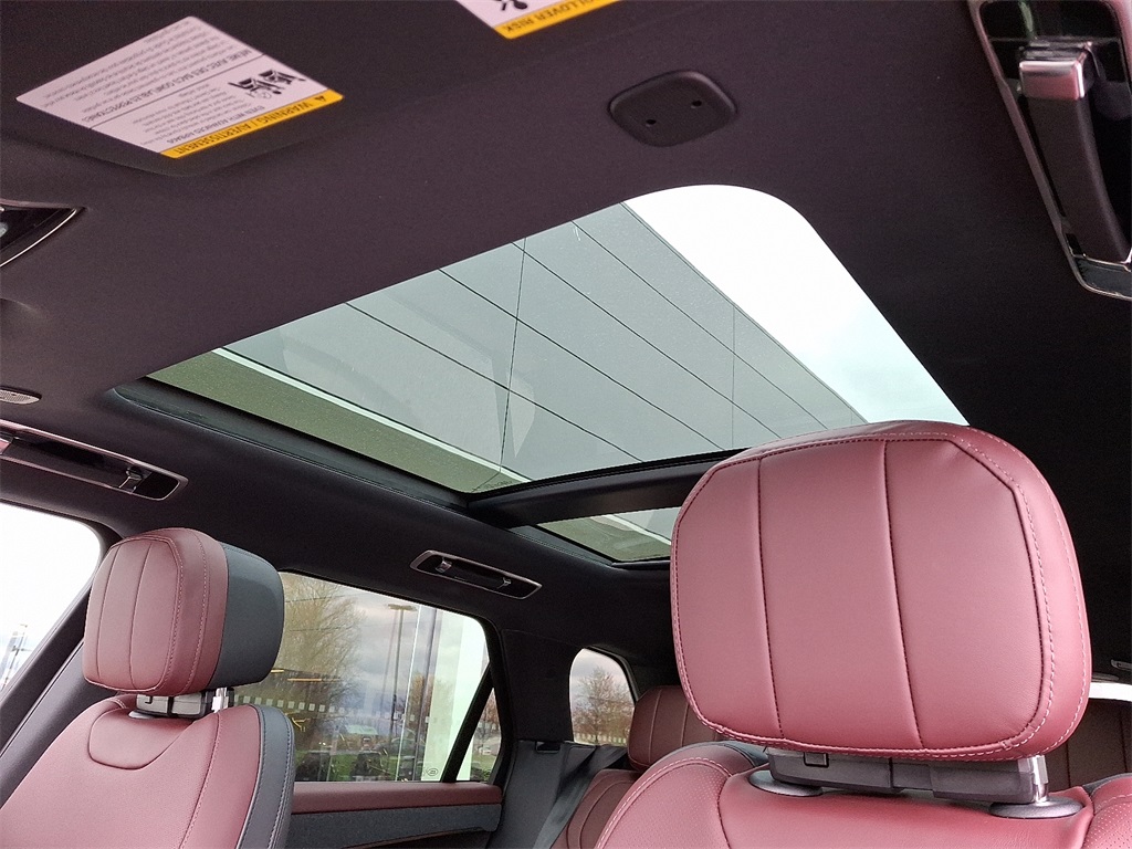 2025 Land Rover Range Rover Sport SE photo 9