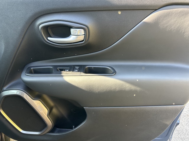 2023 Jeep Renegade Latitude Upland photo 17