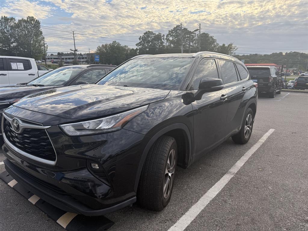 2020 Toyota Highlander XLE photo 2