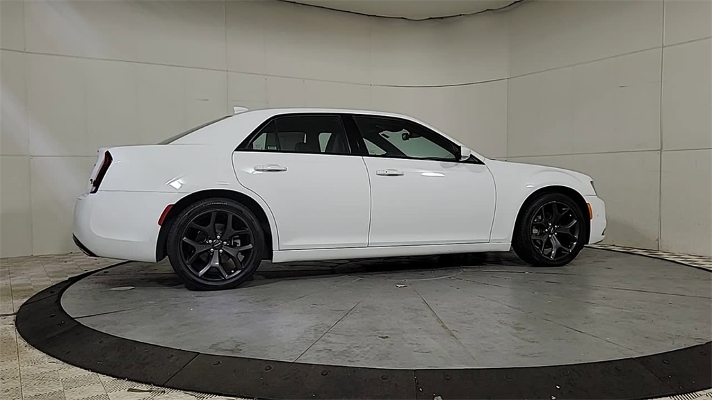 2023 CHRYSLER 300 - Image 8