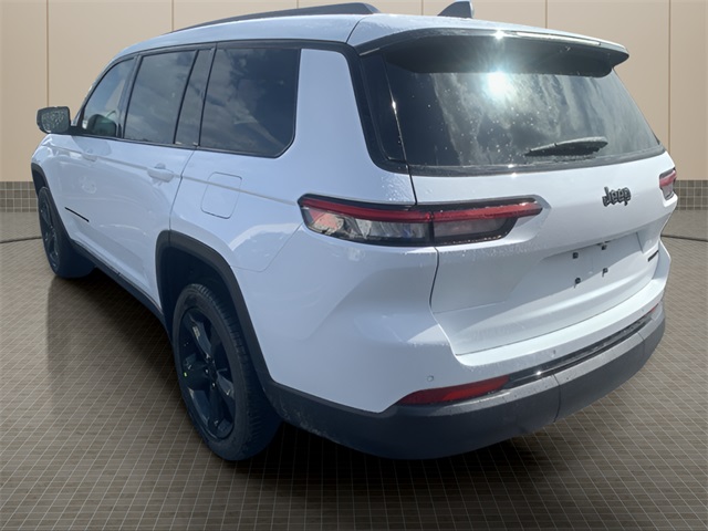 2025 Jeep Grand Cherokee Limited photo 3