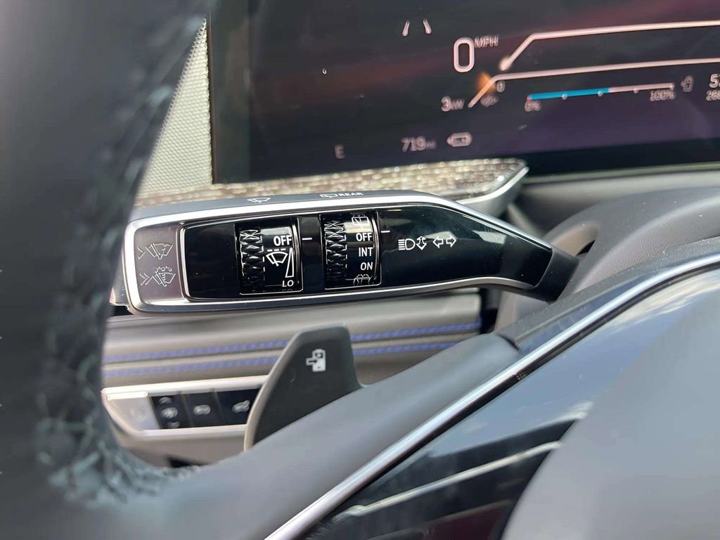 2025 Cadillac Escalade IQ Luxury photo 27