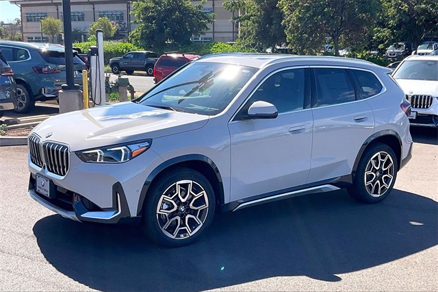 2026 BMW X1 28i's photo