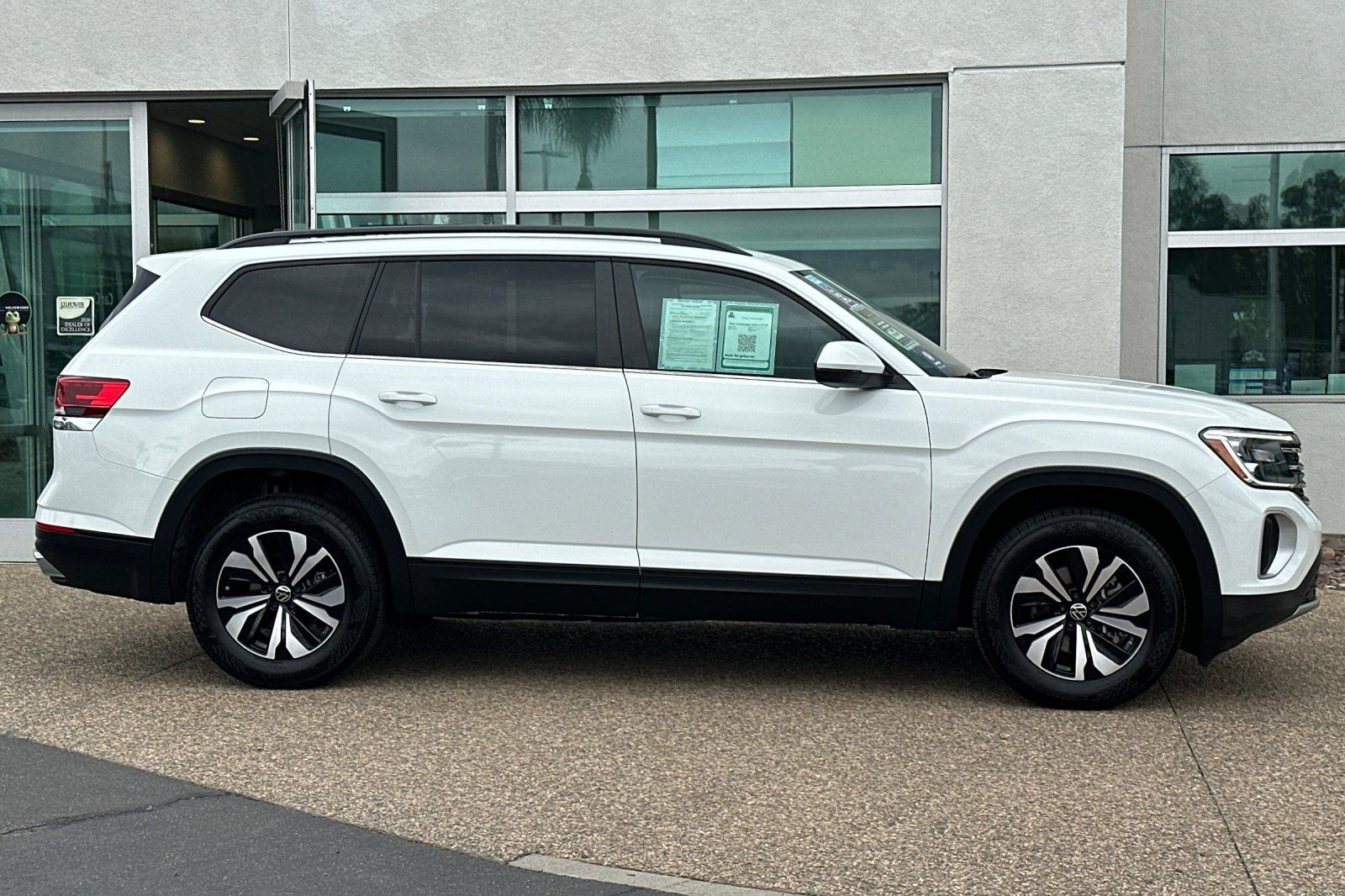 2025 Volkswagen Atlas SE photo 3