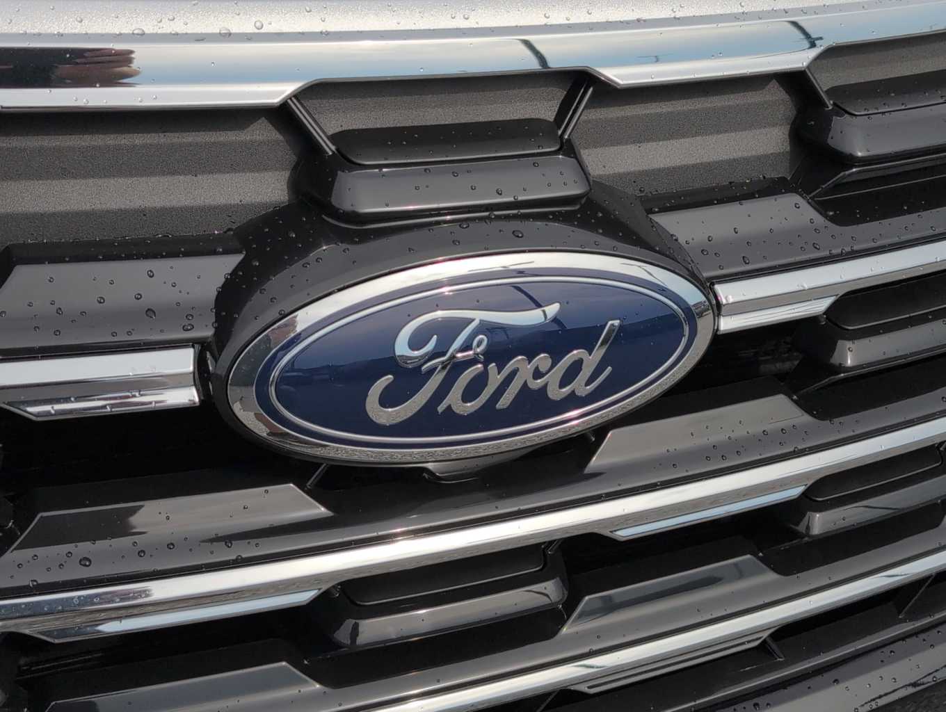 2025 Ford Explorer photo 12
