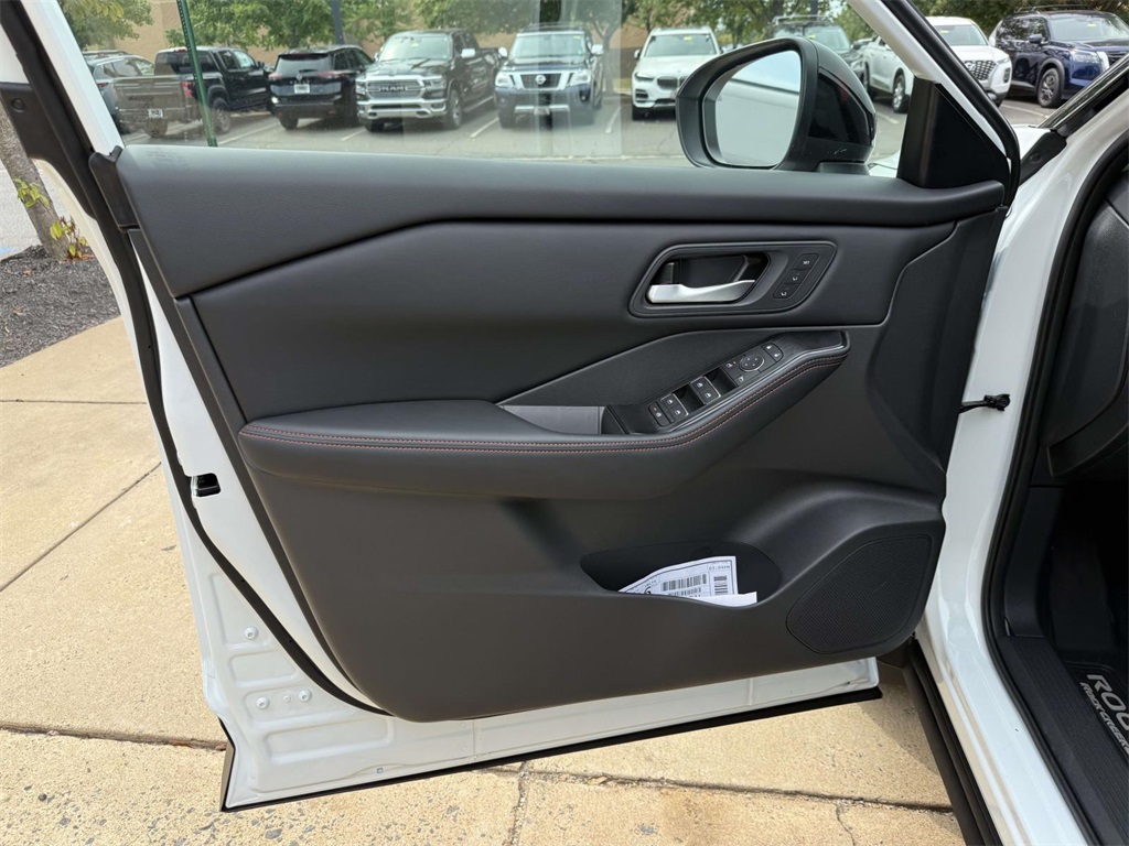 2026 Nissan Rogue SV photo 21