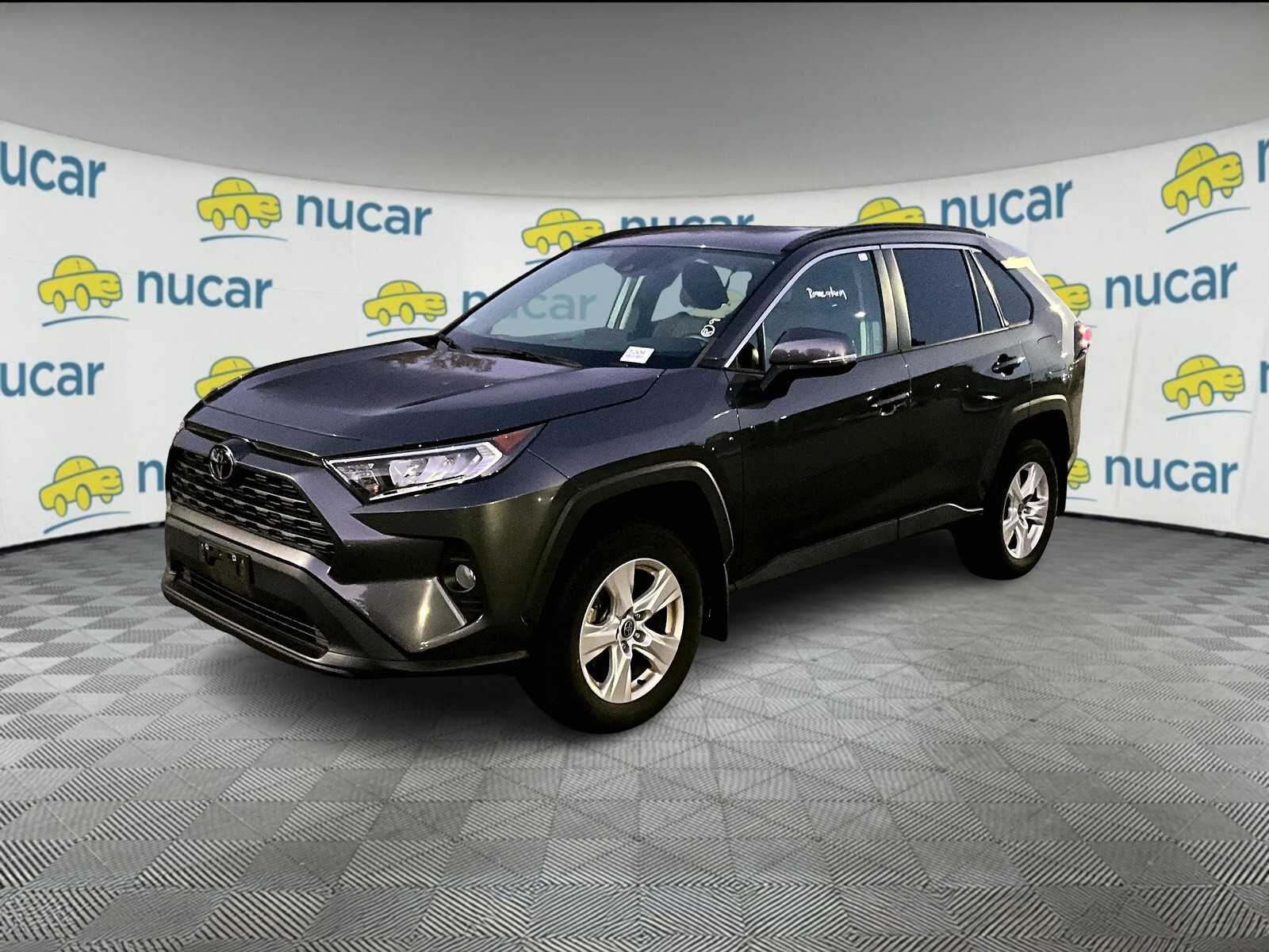 2021 Toyota RAV4 XLE photo 2