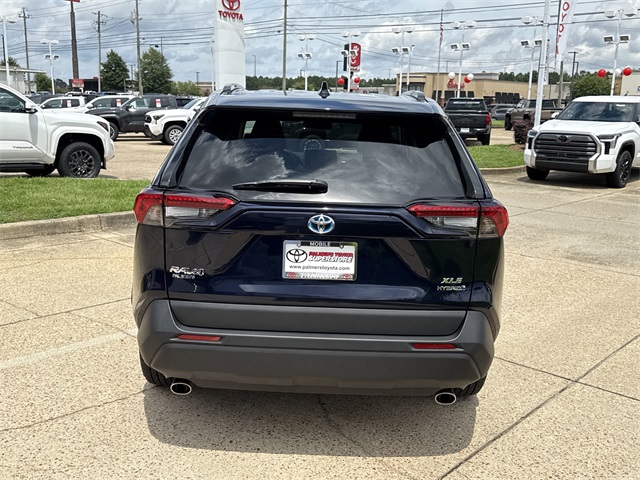 2024 Toyota RAV4 Hybrid XLE photo 3