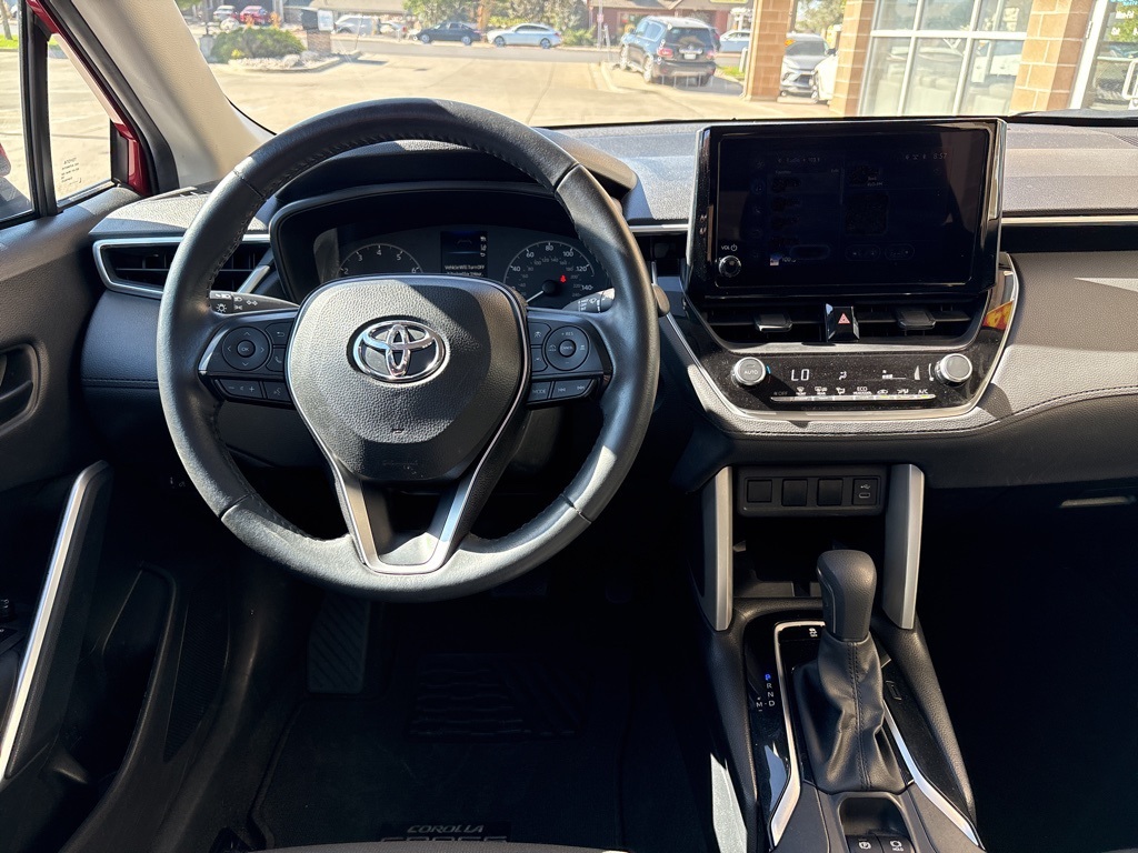 2024 Toyota Corolla Cross LE photo 4