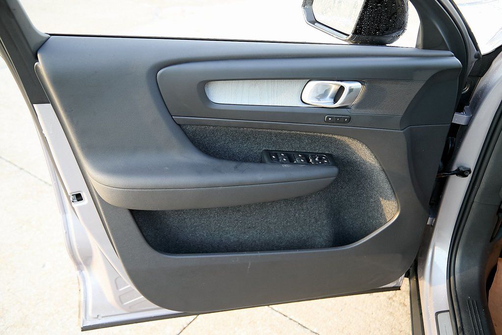 2026 VOLVO XC40 - Image 10