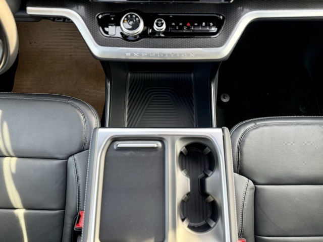 2025 Ford Expedition MAX Platinum photo 29