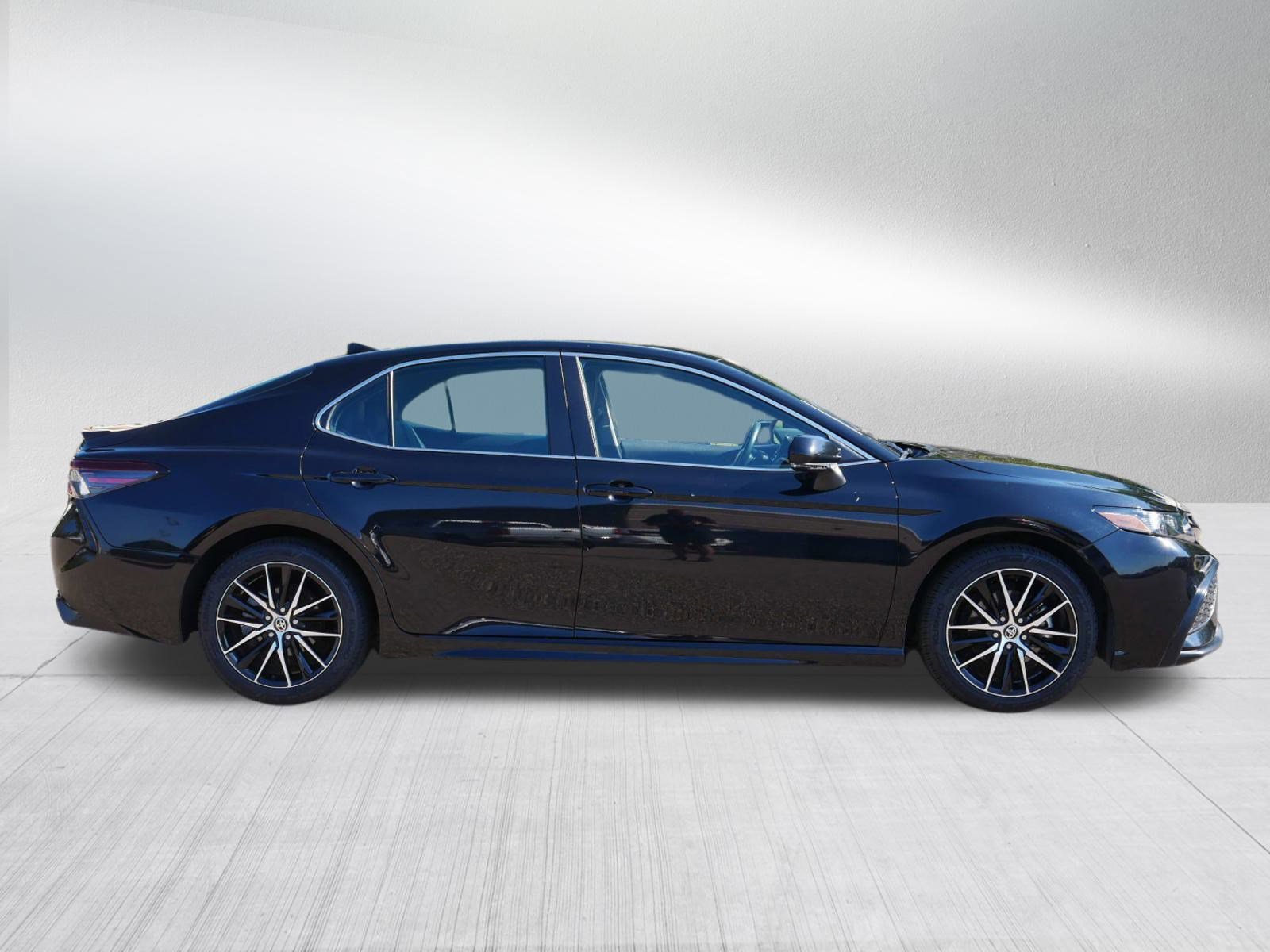 2024 Toyota Camry SE photo 8