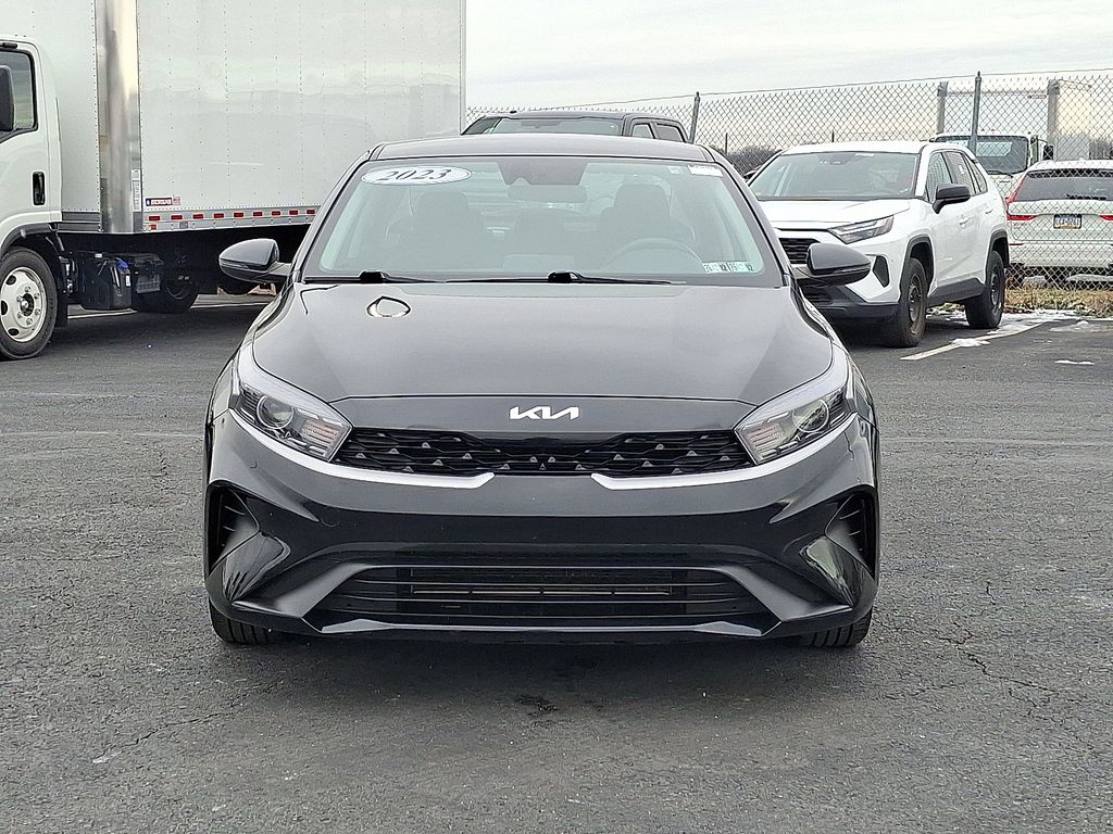 2023 Kia Forte LXS photo 2