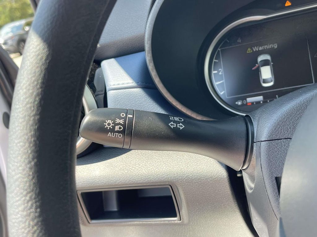 2025 Nissan Versa SV photo 19