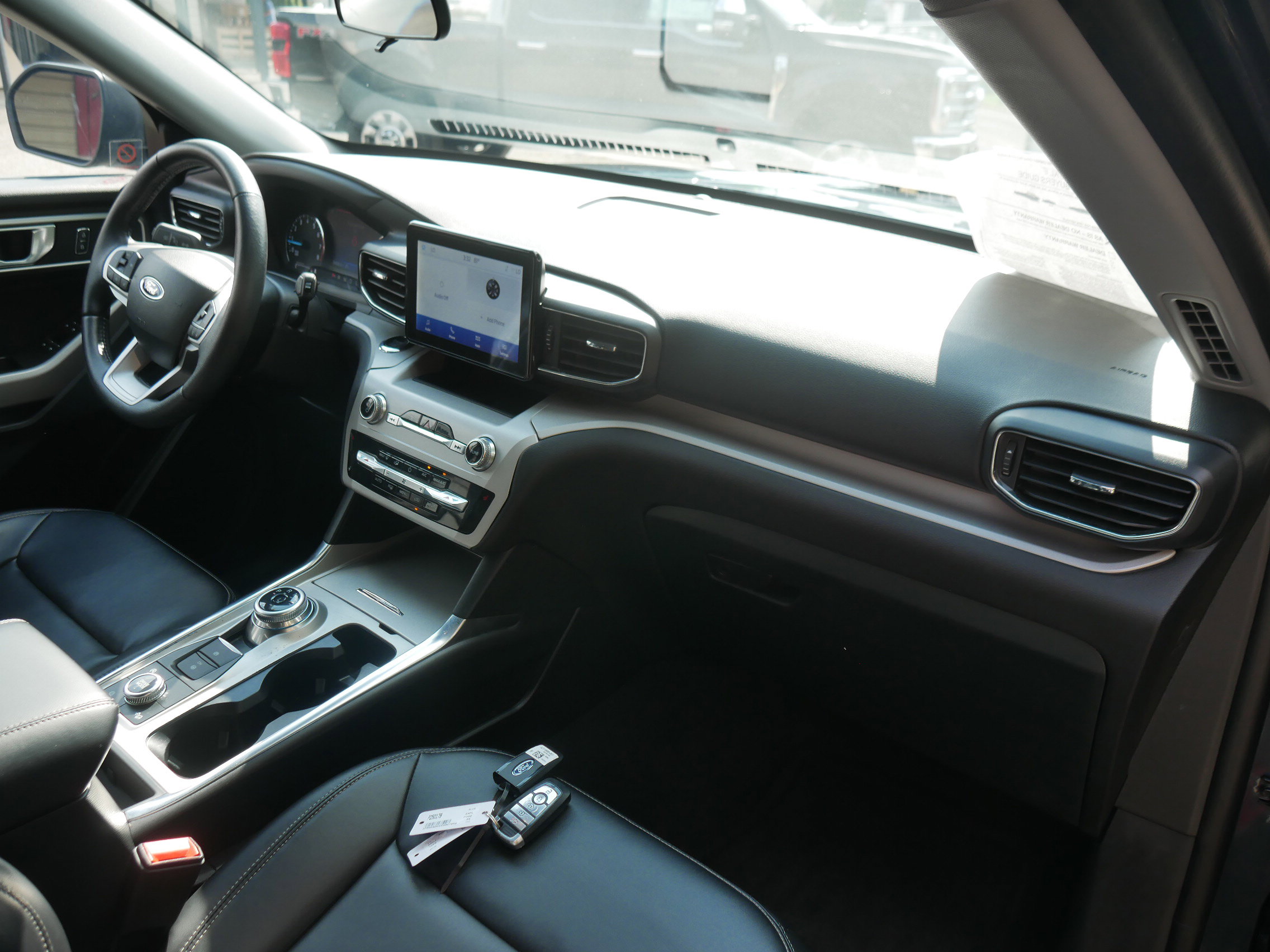 2024 Ford Explorer XLT photo 21