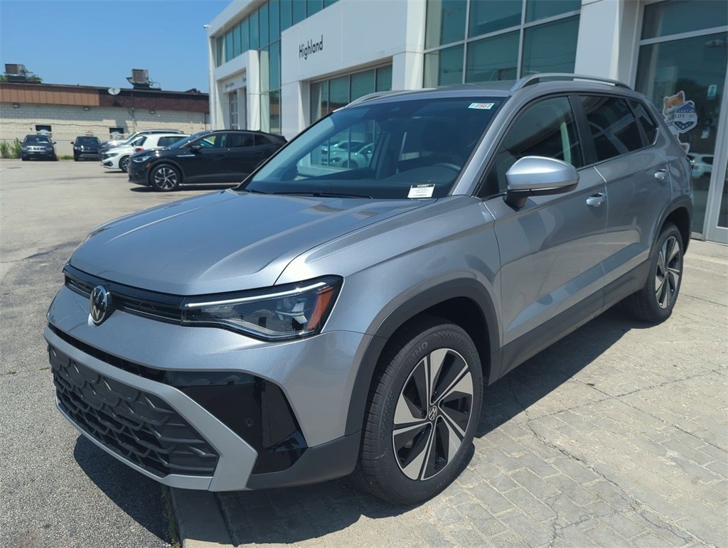 2025 Volkswagen Taos SE photo 4
