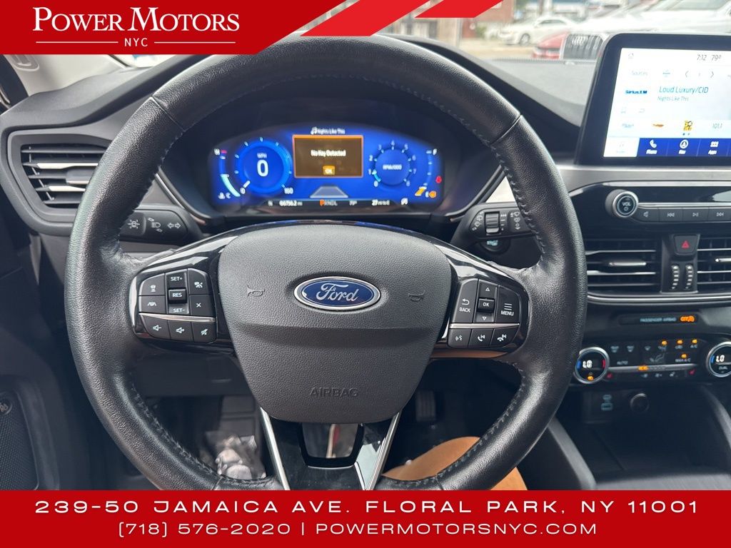 2021 Ford Escape Titanium photo 32