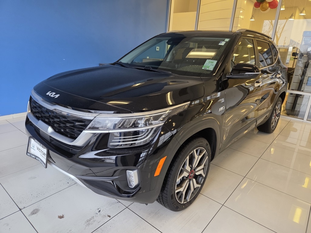 2022 Kia Seltos SX's photo