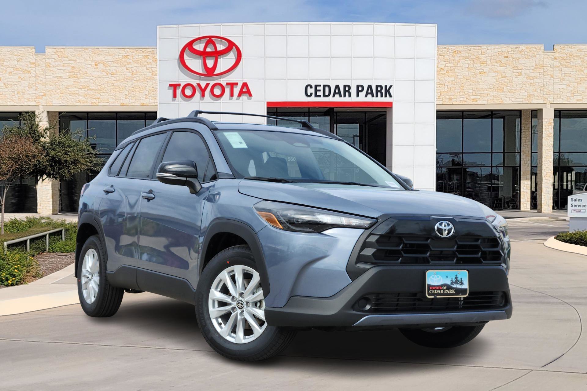 2026 Toyota Corolla Cross LE's photo